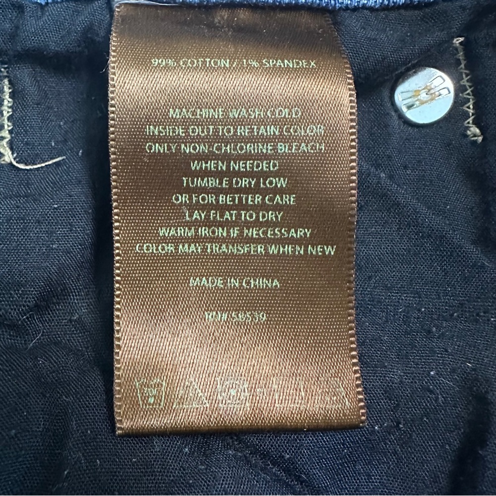 Chico's So Slimming Girlfriend Crop Jeans Dark Wash Size 0.5 (US 6) - Picture 4 of 5